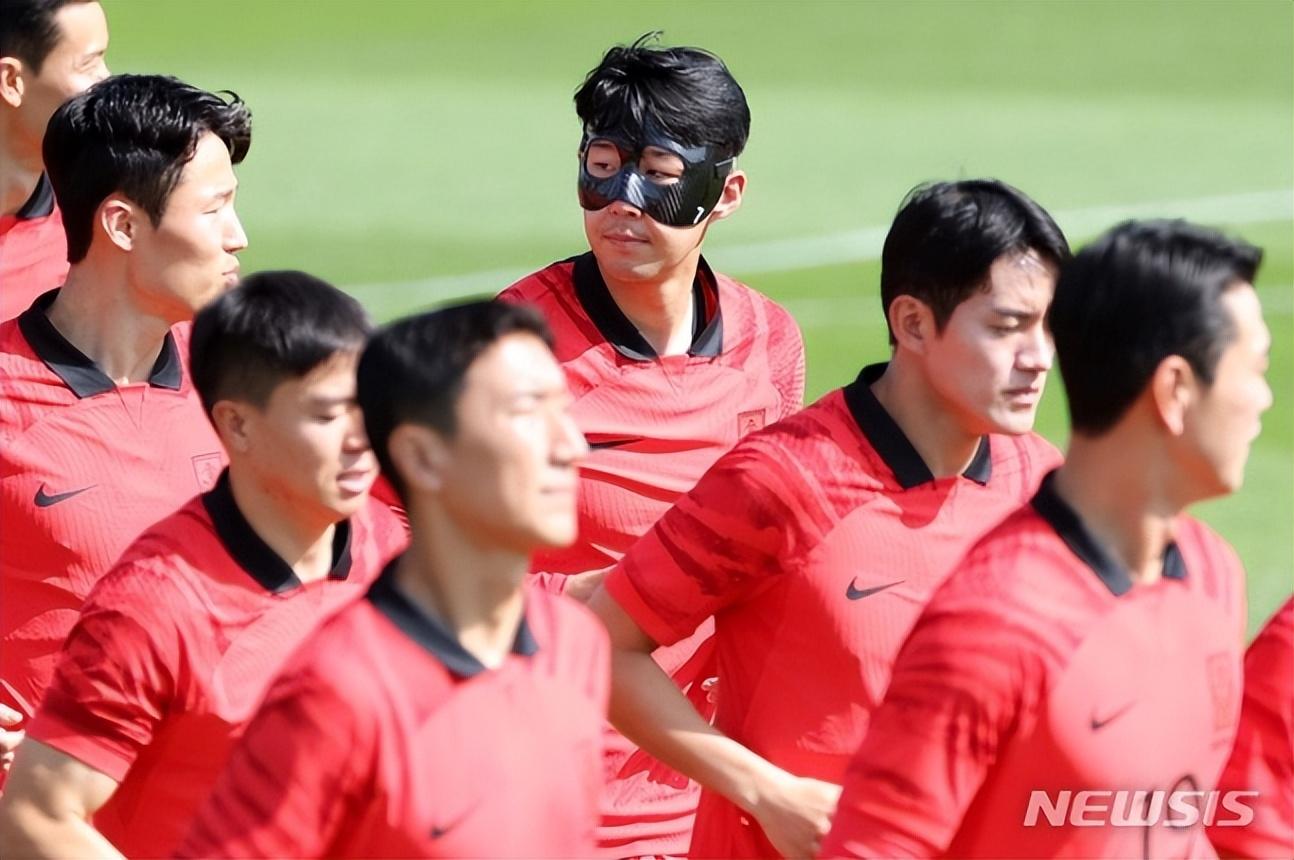 韩国世界杯历届成绩(「今日韩足晚报」(2022.11.19)-备战世界杯,韩国考察比赛地)