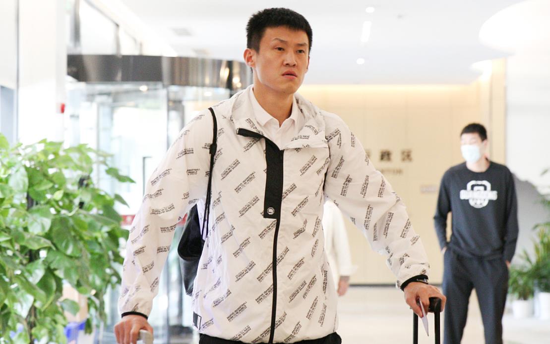 中国篮球球员(中国男篮12人大名单出炉!周琦、郭艾伦领衔,日本队2NBA球员缺阵)