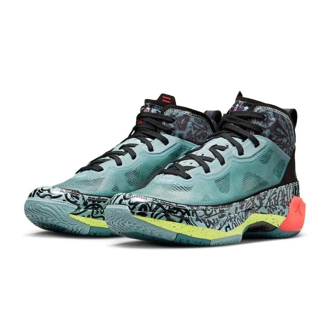 蓝白色篮球鞋（耐克新品！东契奇1代多配色曝光，Zion2新配色质感佳，AF1有惊喜）