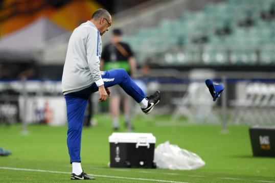 萨里英超冠军（30年前执教第8级 熬到60岁夺得欧联杯 最励志教练-萨里！）