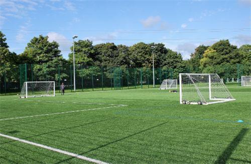 足球联赛靠什么赚钱（足球究竟有多赚钱？谈谈足球比赛的经济效益）