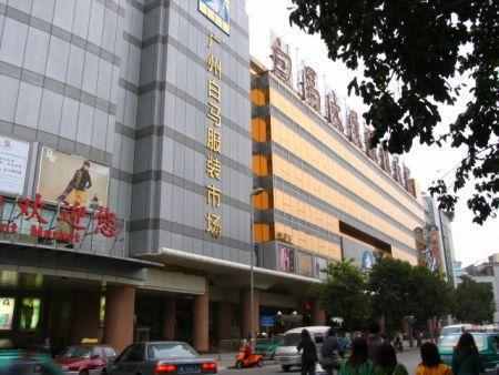 什么地方的衣服批发价低（什么软件买衣服批发价）