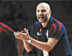 08年奥运会男篮主教练是谁(杜锋的国家队带的后卫多,那此前的世界大赛男篮都会带几个后卫?)-华海博客