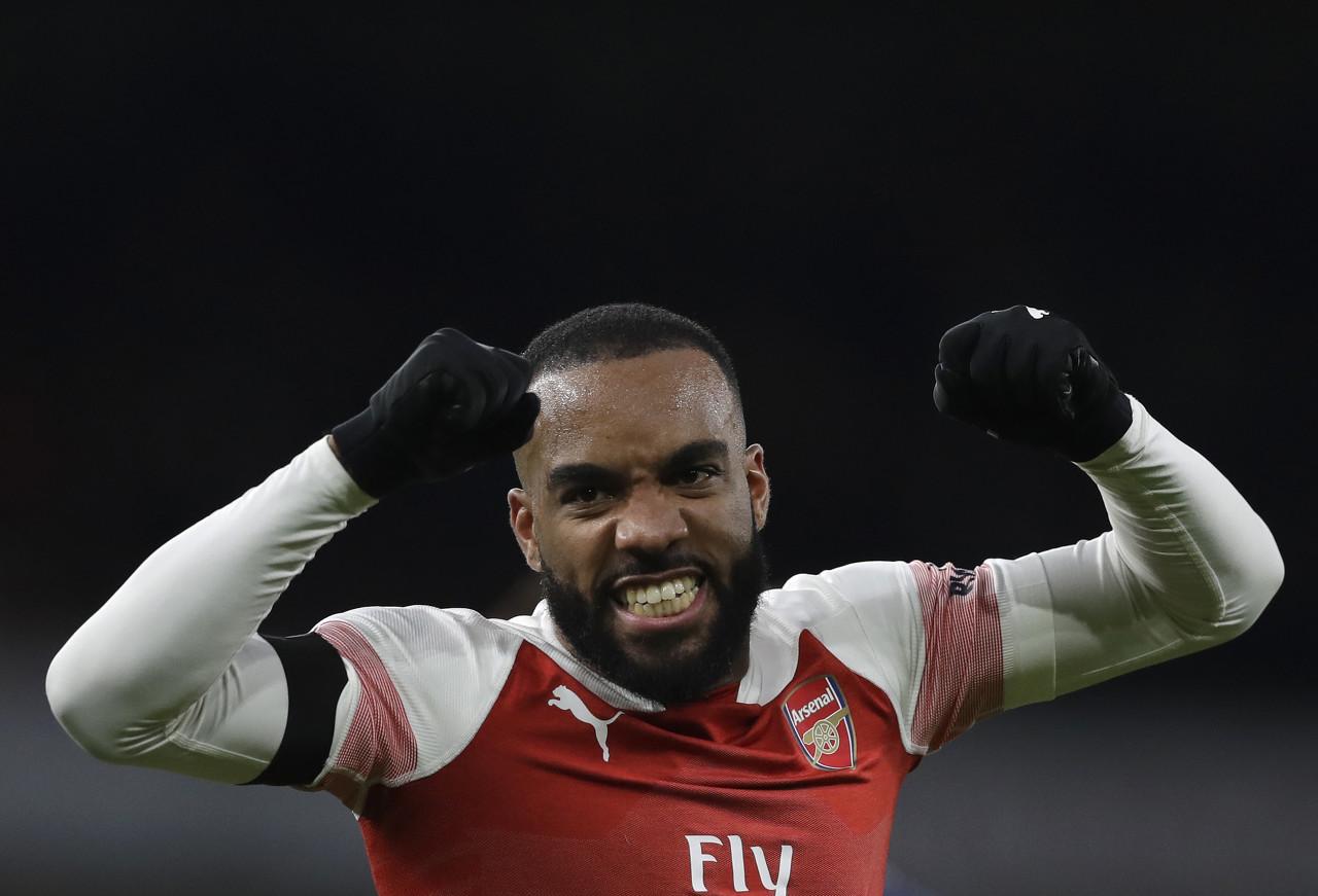 迈阿密国际老板亲自接机(早报:英超首轮中国转播平台不播 巴黎租借弗洛伦齐)