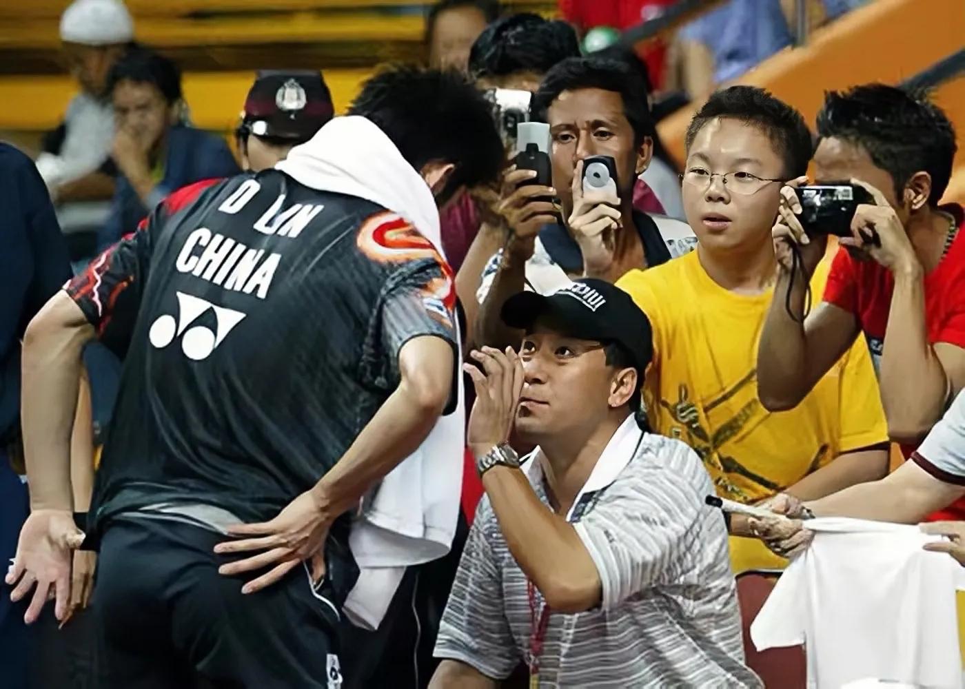 2022世界杯预选赛印尼(印尼球迷输不起?冲入球场不是第一次了,你应该了解一下这些比赛)