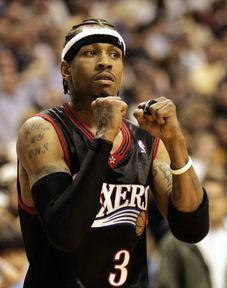 关于艾弗森的励志小故事（家境贫寒逆境中成长，力压科比当选状元，这是艾弗森的传奇故事）