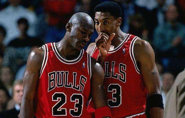 NBA最强小前锋排名(NBA历史前十小前锋:现役四人上榜,皮蓬仅第7,詹皇地位无可撼动)