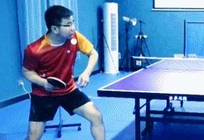 乒乓球怎么发旋转球（学会这招发球，同样的动作发两种旋转的球，不信你的对手不上当）