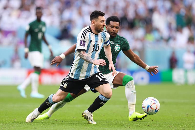 最近有什么足球比赛（世界杯最新战报：法澳战成4：1，阿根廷大冷门1：2负于沙特！墨西哥和丹麦均0：0战平对手；C罗正式离开曼联足球俱乐部）