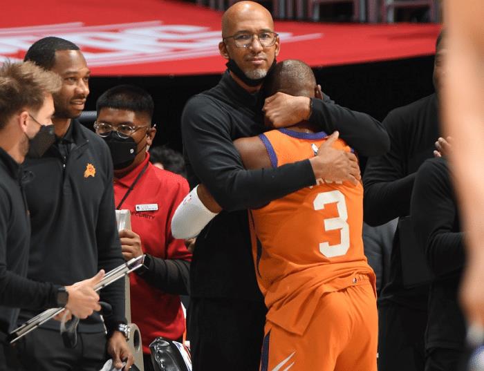 保罗评价詹姆斯琼斯（真正的幕后大佬，2年将垫底球队变成冠军，3操作堪称完美）