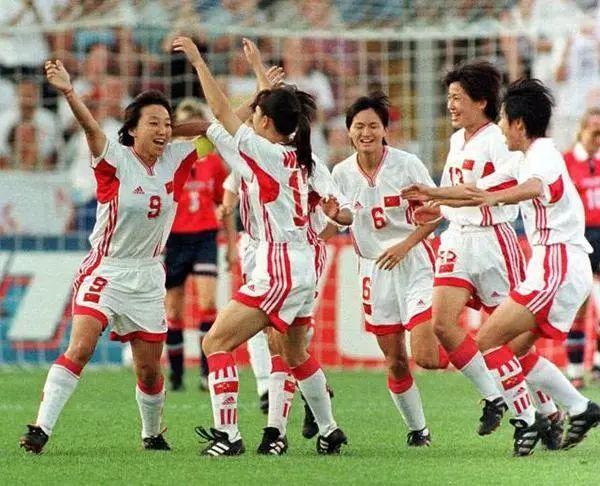 99年世界杯中国女足主力阵容（铿锵玫瑰请回答1999：如果那一年，我们拿了冠军呢？）