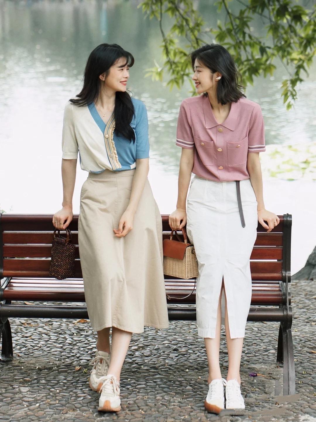 两品牌多款式混着穿（夏天怎么穿更时髦？看着两位小姐姐的穿搭就够了，精致优雅很体面）