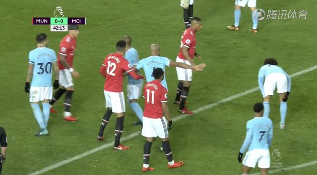 中国足球迷和篮球迷哪个更多(为什么中国的篮球迷多是球星粉,而足球迷多是球队粉?|懒熊涨姿势)