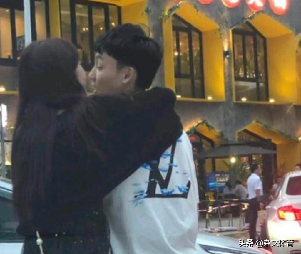 cba哪个球员女友矮（杜锋知人善用！身材矮小却成为广东男篮奇兵，场外与女友保持低调）