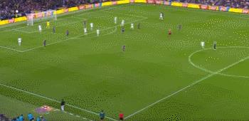 足球还有半个球吗（从西甲8场丢1球，到欧冠4场丢7球！巴萨的问题在哪里？）