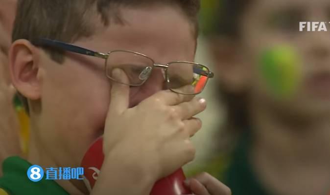 14年什么时候世界杯（历史上的今天：世界杯半决赛巴西1-7德国，遭遇队史最惨痛失利）