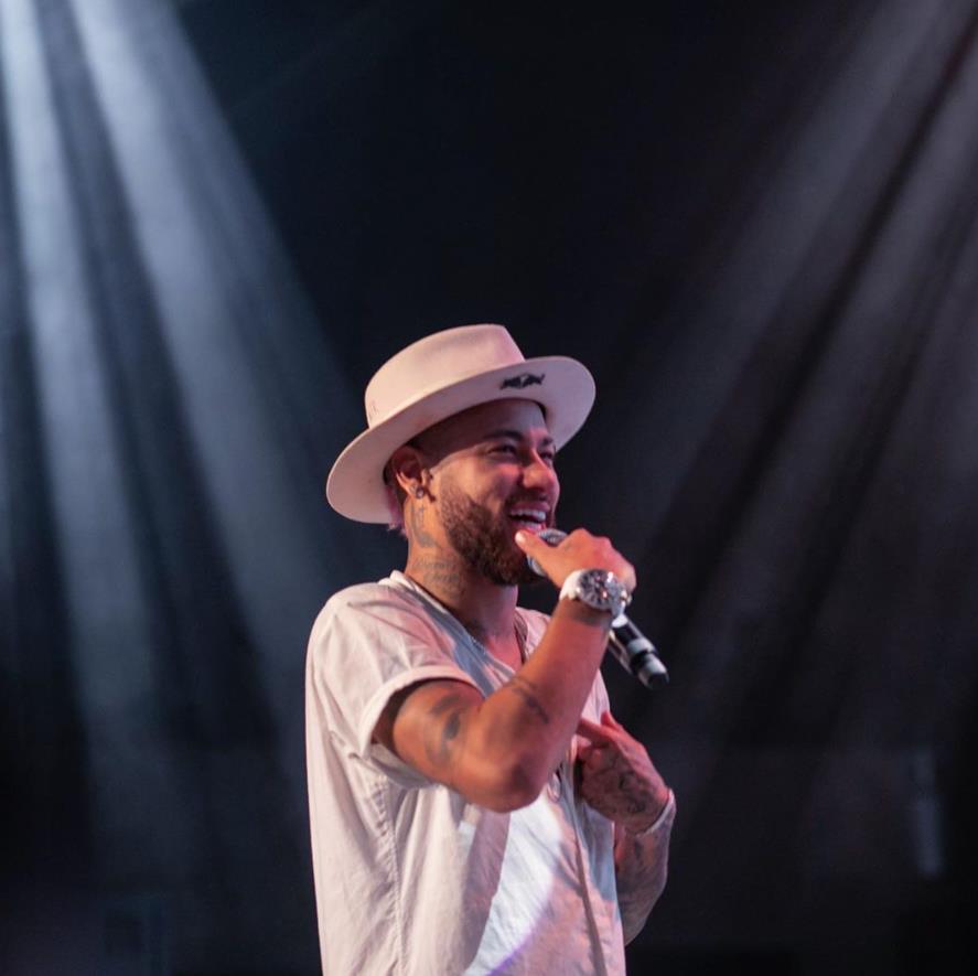 巴西球王内马尔有多帅（多才多艺的宝藏男孩？内马尔唱跳rap篮球都会！隔离期生活太丰富）