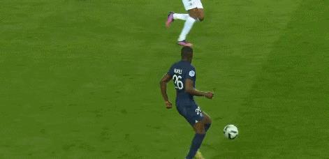 法甲最强球队（2-1！巴黎重返榜首，梅西任意球破门+创5大纪录，姆巴佩替补建功）