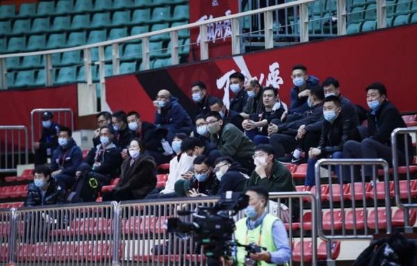 cba裁判为什么一直不改变（CBA裁判过于严格？再不纠偏，中国男篮在国际赛场要吃大亏）