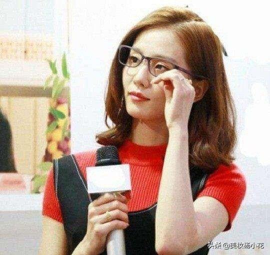 入門圓臉戴什么眼鏡好看(小圓臉戴什么眼鏡好看)