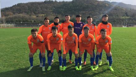 U23联赛榜首大战（U23榜首大战鲁能险胜，误判不止+黄牌7张，解说明显倾向！）