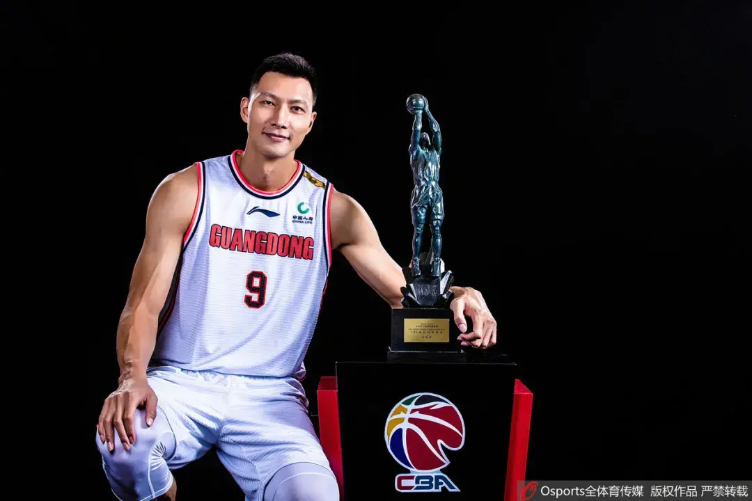 易建联力压周琦当选常规赛mvp（阿联力压周琦荣膺MVP合理吗？到底谁是当今CBA第一内线）