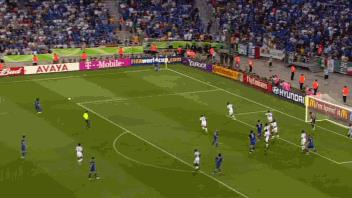 意大利队拿世界杯冠军(在丑闻阴云中神奇夺得世界杯冠军!那支意大利是多少人的青春?)