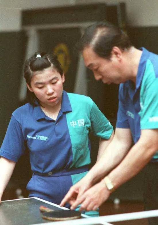 邓亚萍简历个人资料简介毕业学校（她身高1米55，却拿18块金牌，25岁读清华，35岁成剑桥博士，凭啥）