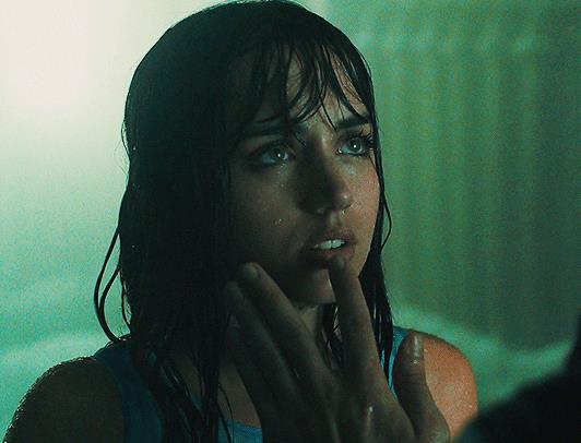 有地狱1980年由(恐怖片导演才是选美界的祖师爷!这些恐怖片女主一个比一个惊艳)