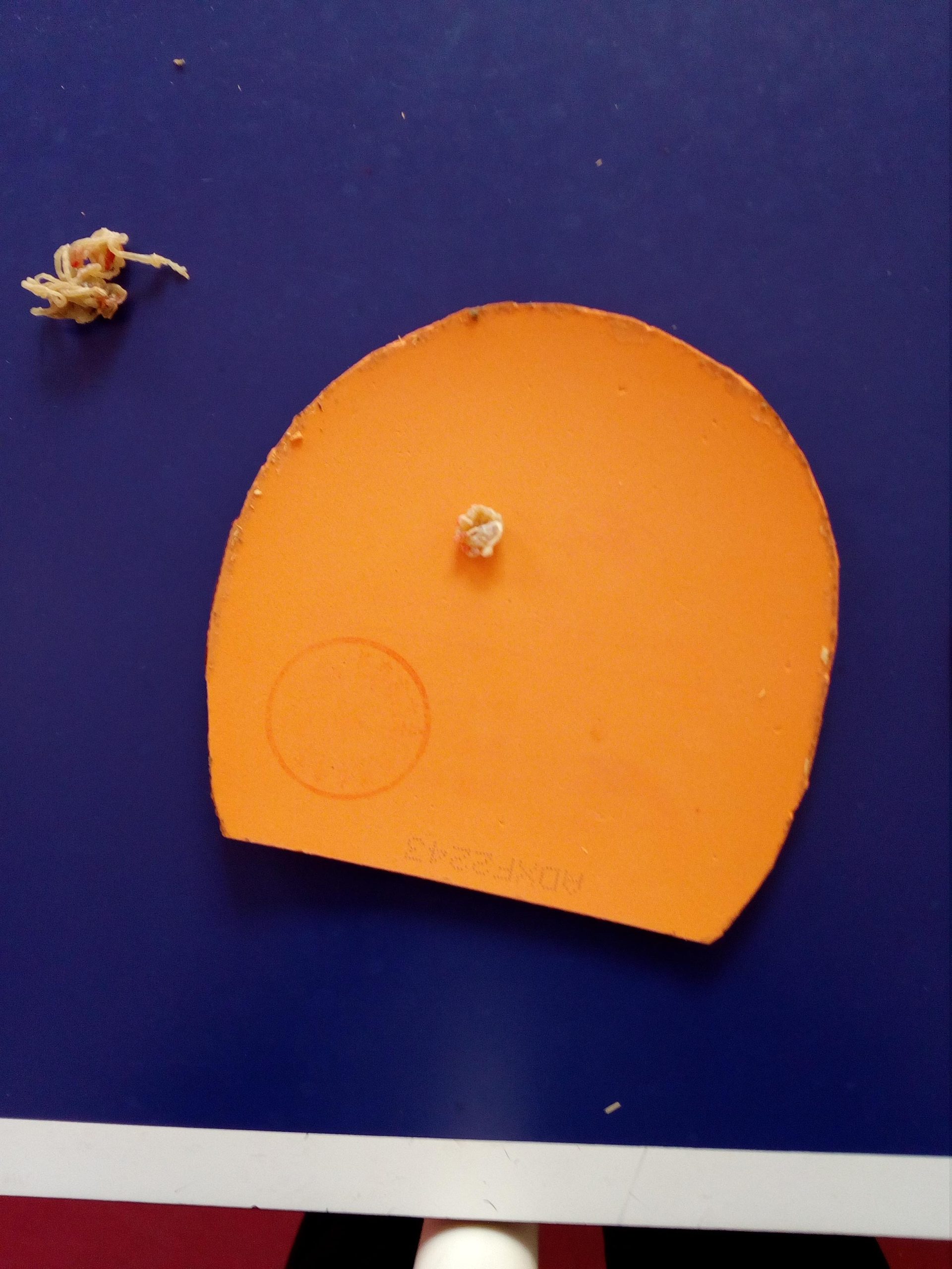 乒乓球胶皮需要除胶吗(快速清理乒乓球胶皮和底板上残留的胶水层,乒乓球爱好者的小窍门)