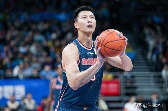 球队有优秀的后勤人员（强势不只靠阿联！广东队球员陪后勤过生日，队内氛围真不错）