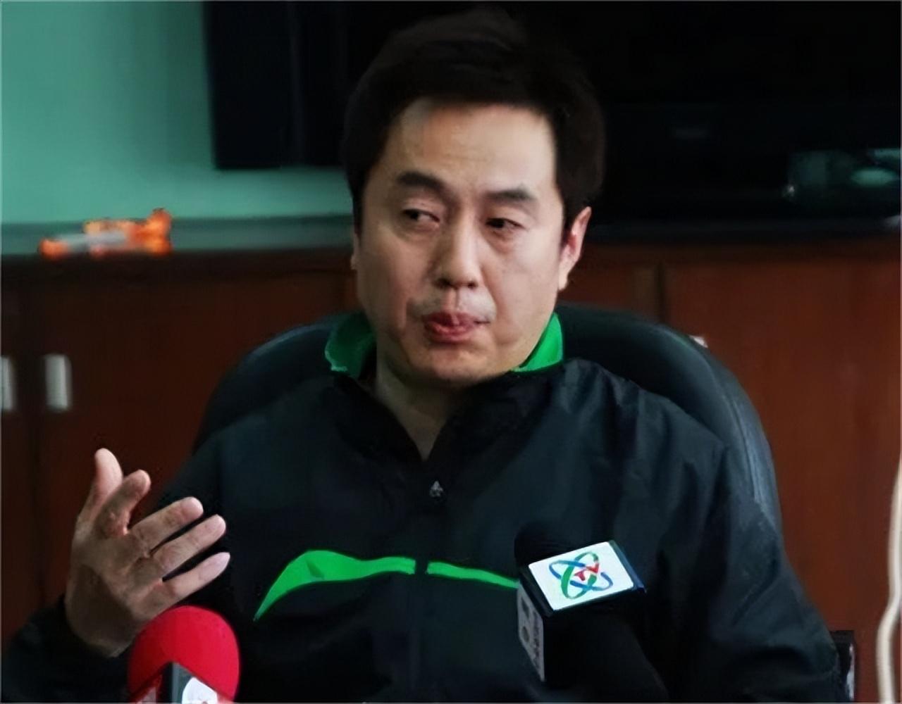 侯英超前女友李楠施之皓（施之皓近况：二婚娶弟子李楠，赴巴新执教，如今面容尽显苍老之态）