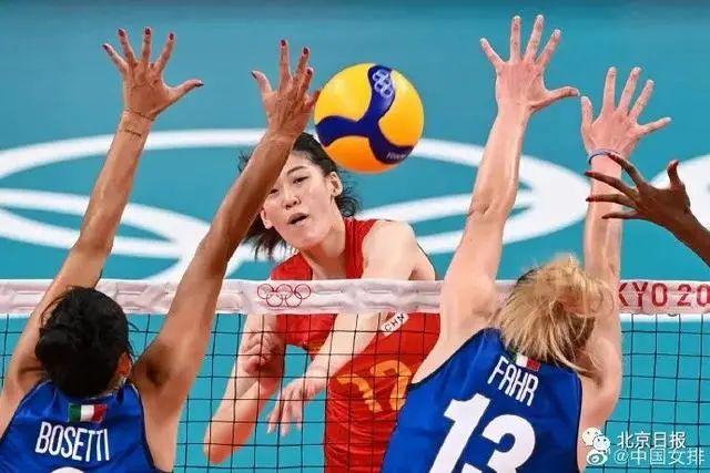 中国女排张常宁告别郎平（感谢你带给我们最好的8年！中国女排姑娘们哭成一片！送别郎平）