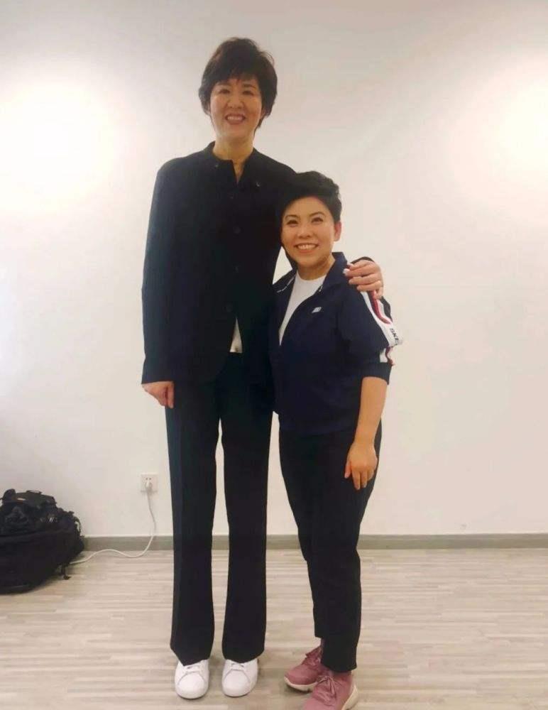 邓亚萍简历个人资料简介毕业学校（她身高1米55，却拿18块金牌，25岁读清华，35岁成剑桥博士，凭啥）