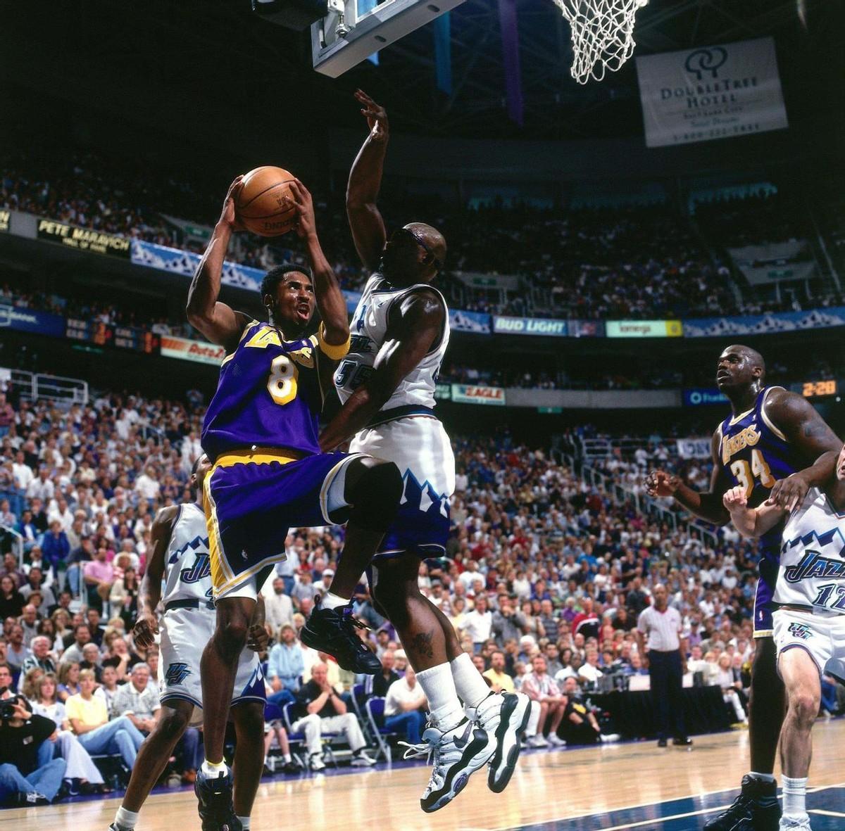 NBA全明星乔丹出场(98年湖人坐拥4位全明星,为何西决会被爵士横扫?OK组合表现如何)