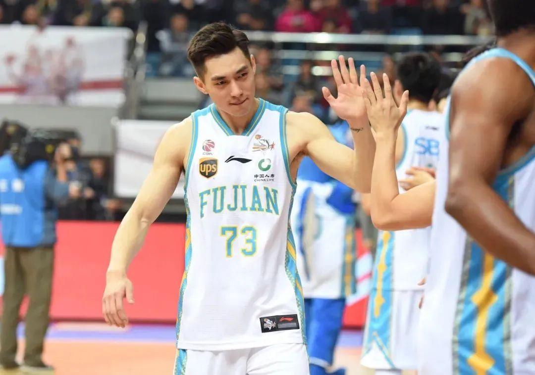cba冠军扣篮(顶薪合同结束!直接决定退役!再见了,CBA第一个扣篮王+三分王)