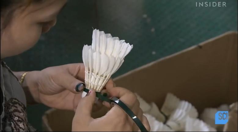 怎么做简单的羽毛球（看完羽毛球的制作过程，感觉不好好打球都有点对不住它）