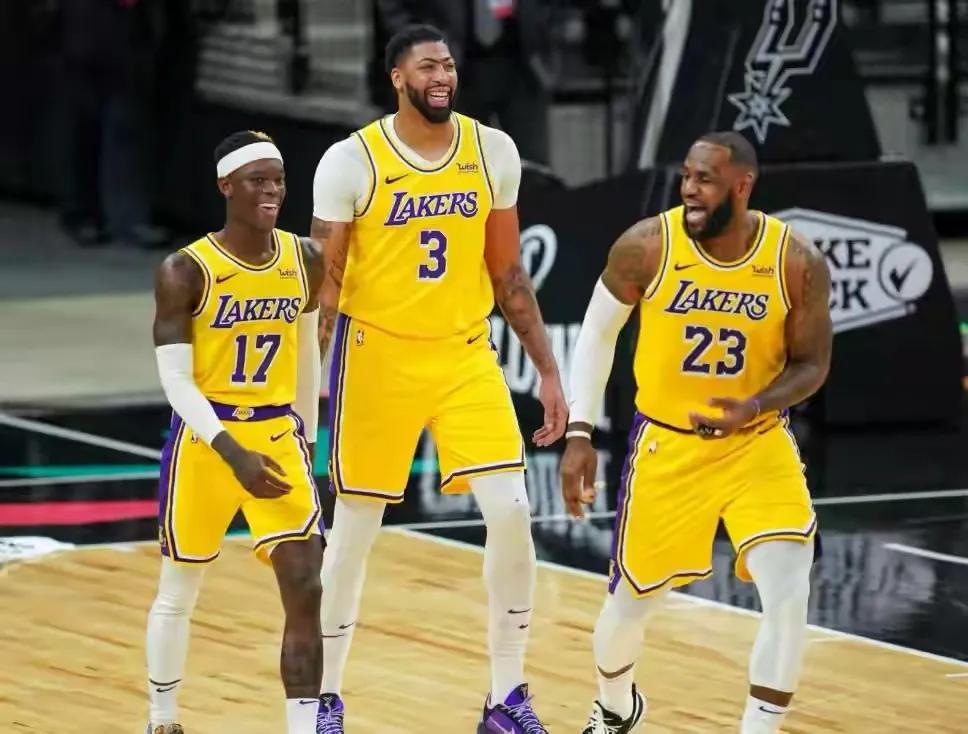 湖人vs太阳g2直播在线观看（季后赛G2湖人vs太阳 湖人领先六分 结束上半场）