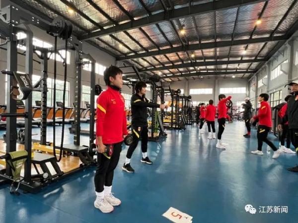 女足进行回国后的首堂训练课（来到苏州感觉如何？隔离中的中国女足姑娘们这样说）