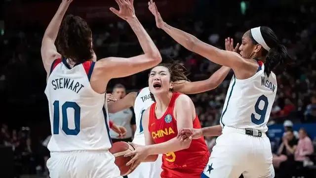 中国女篮首夺世界冠军时间(2022女篮世界杯 中国女篮首夺世界杯夺冠)