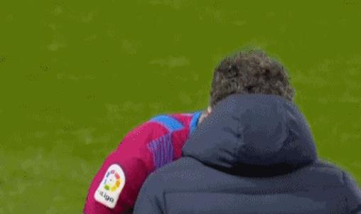 费兰助攻奥巴梅扬破门（西甲-巴萨1-0皇家社会 费兰助攻奥巴梅扬头球破门）