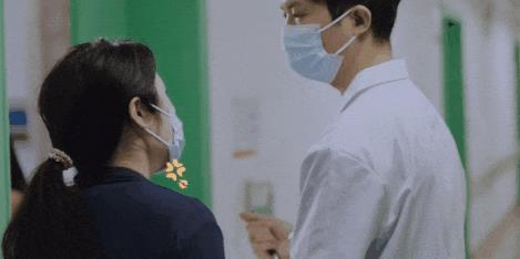 怀孕五个多月宝宝老是踢下面(3岁男孩被亲妈猛踹下体:情绪失控的妈妈,是孩子一生的灾难)