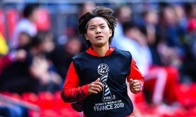 王霜带领女足走向巅峰（&quot;中国女梅西&quot;王霜：梅开二度击败韩国队，带领中国女足冲进奥运）