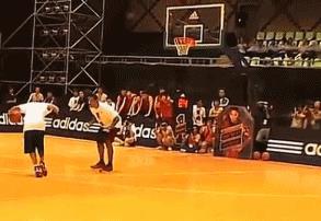 美国篮球教授中国打架(职业球员对上街球手会怎样?教授险些打架,科比完爆街球高手!)-华海博客