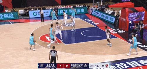 cba冠军扣篮(顶薪合同结束!直接决定退役!再见了,CBA第一个扣篮王+三分王)