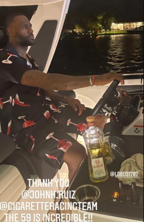 詹姆斯骑摩托艇照片(詹姆斯晒驾驶豪华游艇照片!美媒曝光最新款价格:389万美元)