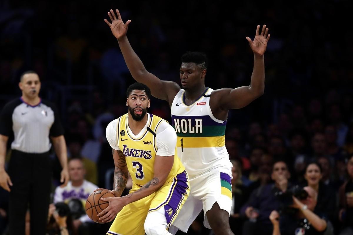 詹姆斯指导新秀锡安时（生涯第一次面对詹姆斯，锡安怎么就交出了这样的答卷）