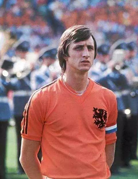 法国队1994世界杯球衣合影（世界杯经典球衣图鉴 哪一件是你的青春？）