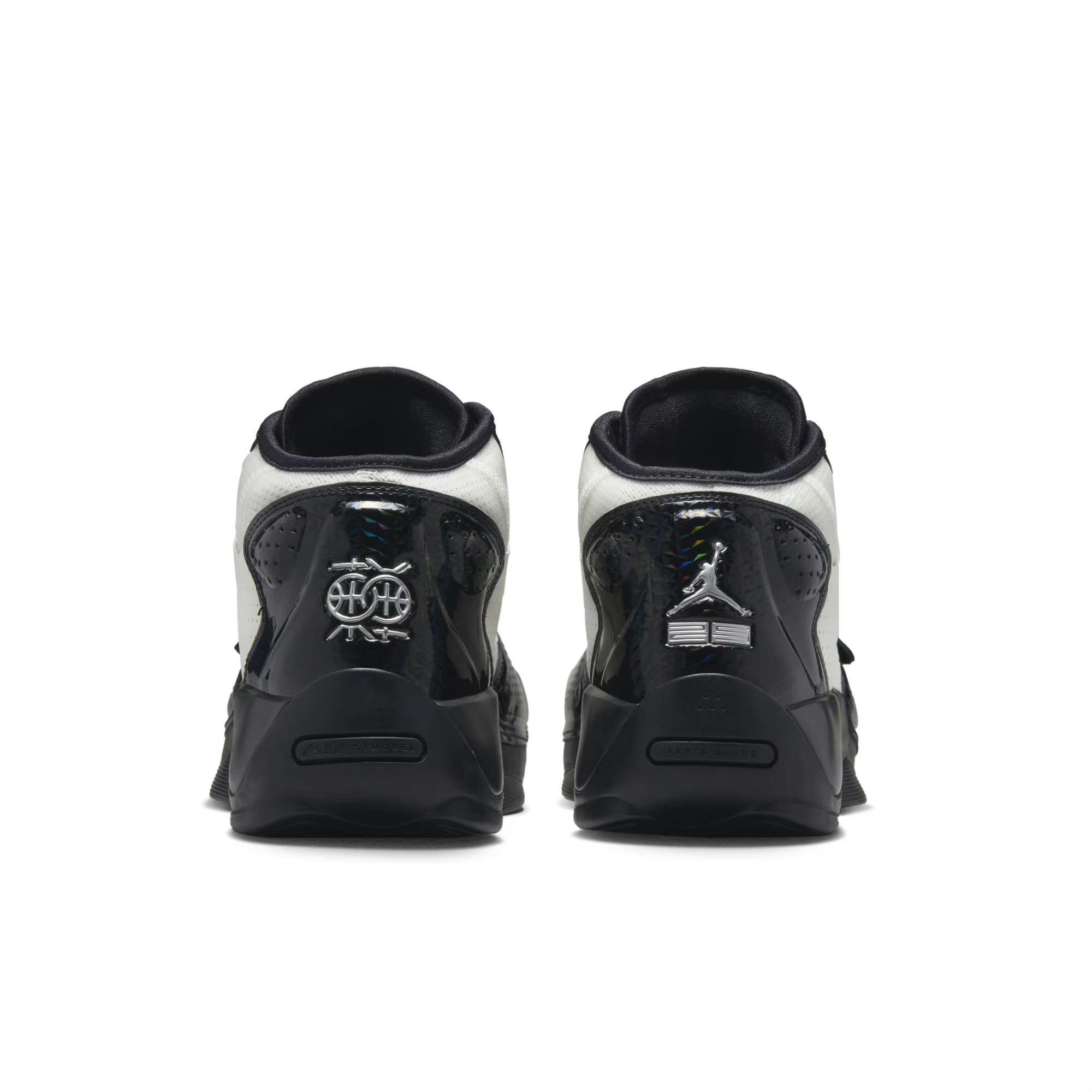 蓝白色篮球鞋（耐克新品！东契奇1代多配色曝光，Zion2新配色质感佳，AF1有惊喜）