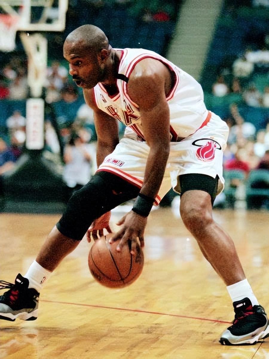 欧文十大过人（若NBA球星变向分4个等级：罗斯S级，欧文华丽过人SS，那SSS多猛？）